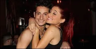 Comment s'appelle son frère ?