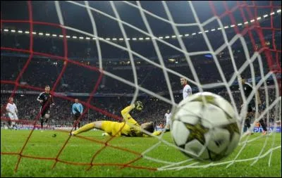 Lesquels de ces joueurs ont marqué 4 buts en un seul match en Ligue des champions ?