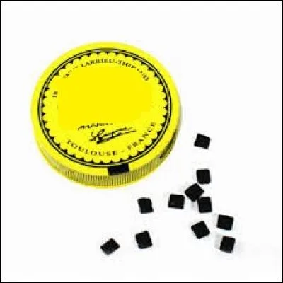 Parmi ces confiseries, laquelle possède une boîte de couleur jaune ?