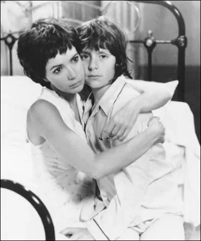 Et en 1977, quel film remporte à nouveau la statuette dorée pour le meilleur film en langue étrangère et je suis sûr que les gagnants n'ont pas pleuré ?