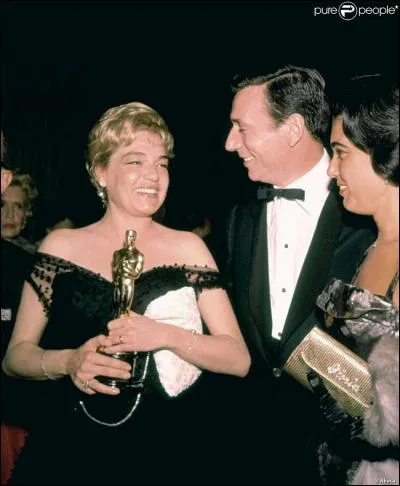 Si la belle Isabelle voit la statuette lui échapper, qui en 1960 par contre, est récompensée de l'Oscar de la meilleure actrice et peut monter sur les marches du podium et pour quel film ?