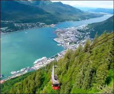 C'est une des villes les plus isolées au monde ! 
Comment peut-on s'y rendre ?