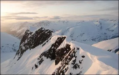 L'Alaska abrite la plus haute chaîne de montagnes d'Amérique du Nord.
Quel est le point culminant des Etats-Unis ?