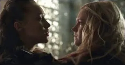 Que propose Lexa à Clarke si elle s'incline ?