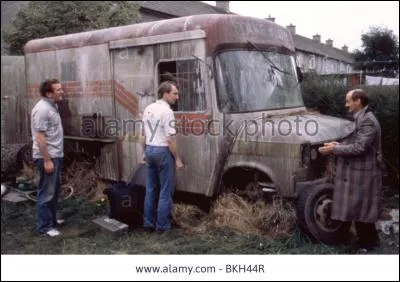 Ce véhicule est au centre d'une histoire d'amitié entre deux chômeurs qui vont ouvrir une baraque à frites. Quel est le titre de ce film délicieux, parfois hilarant et souvent tendre ?