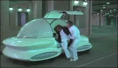 Dans lequel de ses films, Woody Allen a-t-il utilisé "the bubble car" (la voiture bulle) ?