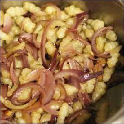 Le stachys japonais porte le nom de crosne, car il a été cultivé pour la première fois en France en 1882, à Crosne, dans l'Essonne.