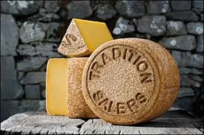 Fabriqué depuis plus de 2000 ans, le salers bénéficie d'une AOC depuis 1961. Son nom vient d'un village du Cantal.