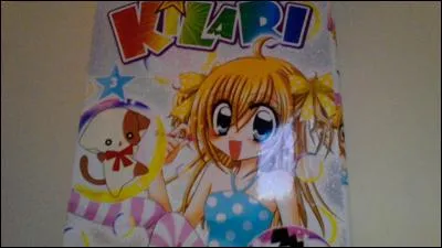 Comment s'appelle le chat de Kilari ? 
(à côté de sa tête)