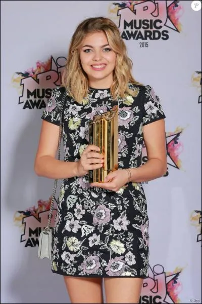 Aux Music Awards, quelle chanson Louane a-t-elle interprétée ?