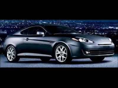 Cette voiture est la ...