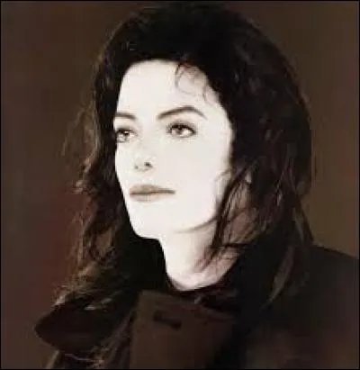 Dans le clip "Stranger in Moscow", quel temps fait-il ?