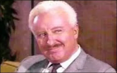 Comment s'appelle son patron ?