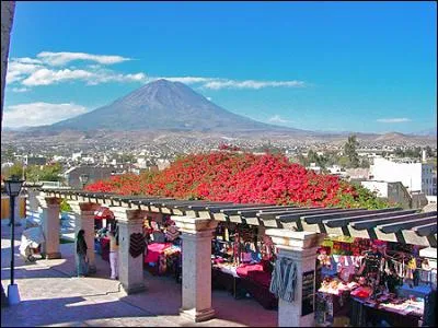 Arequipa est une ville se stituant au...