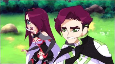 Pour qui Mephisto et Praxina travaillent-ils ?