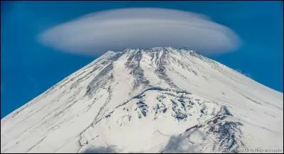 À force de regarder le ciel, vous allez finir par voir des ovnis. Quel est ce spectacle rare ?