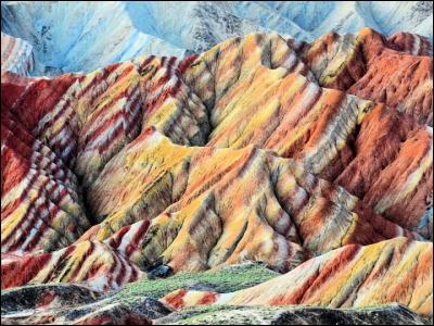 Revenons sur terre ! Ce paysage de Chine ne laisse pas de marbre : c'est la montagne appelée Zhangye Danxia. Qu'est-ce que cela veut dire ?