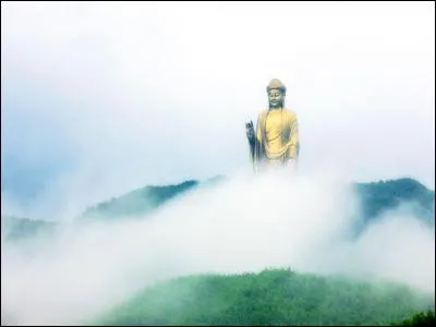 C'est la plus haute statue du monde et elle s'appelle...