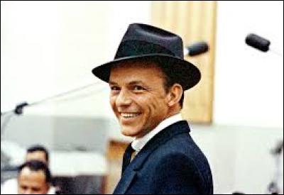 Frank Sinatra, le crooner à la voix de velours, est né à Hoboken (New Jersey), le 12 décembre 1915, de parents italiens.