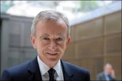 Bernard Arnault, célèbre homme d'affaires et milliardaire français, est né à Lille le 5 mars 1949.