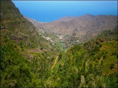 Parmi ces parcs nationaux espagnols, lequel ne se situe pas aux Canaries ?