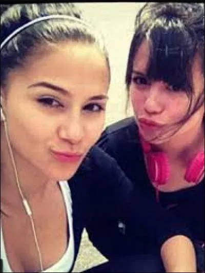 De qui la sur de Max tombe-t-elle amoureuse ?