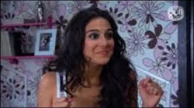 Cette dernière est-elle la meilleure amie de Maryline, la peste du lycée ?