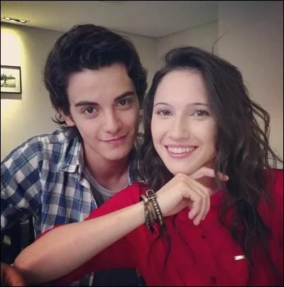 Quel signe Violetta fait-elle à la fin de la saison 3 ?