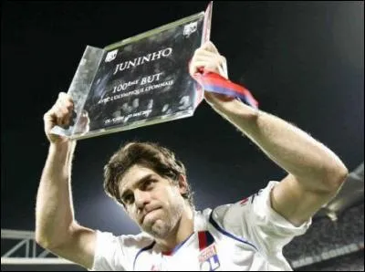 Si je rajoute Juninho à cette devise : "Ung Dieu, ung Roy, une Loy, une Foy", ça peut vous aider !