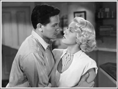 Dans quel film de 1946 Frank Chambers et Cora Smith deviennent-ils amants ?