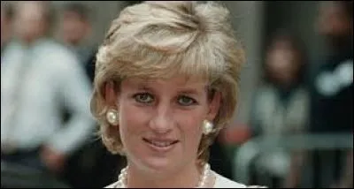 Elton John a remanié sa chanson ''Candle in the Wind'' en 1997 et ne l'a chantée qu'une seule fois : aux funérailles de Lady Diana. Pour qui avait-il écrit la version originale ?