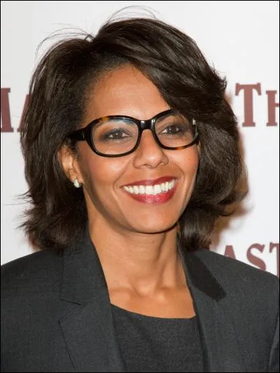 D'abord chez France Télévision, j'ai présenté sur 19/20 sur la 3, puis j'étais chroniqueuses dans "On est pas couchés" sur la 2. J'ai ensuite rejoint Canal+. Qui suis-je ?