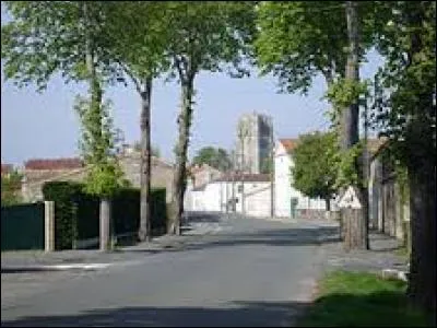Nous partons maintenant dans l'arrondissement de Rochefort, à Saint-Jean-d'Angle. Nous sommes en région ...