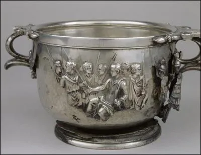 Lorsqu'une femme romaine divorce, elle part avec la vaisselle, les couverts et tous ses biens.