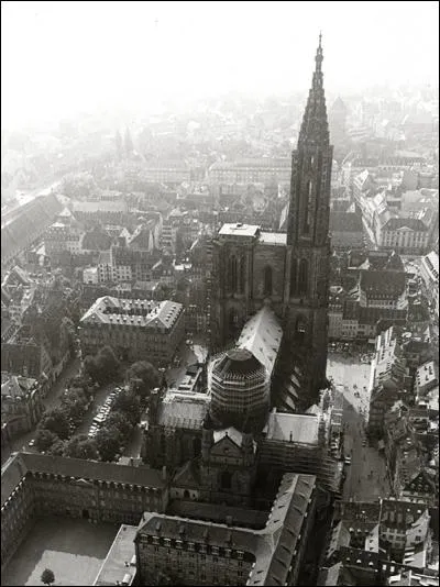 On peut admirer sur cette photo, la cathédrale Notre-Dame de...