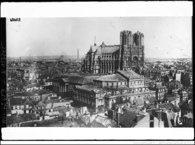 On peut admirer sur cette photo, la cathédrale Notre-Dame de...