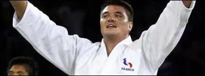 David Douillet est né en 1969 à Rouen. D'une stature impressionnante, combien mesurait-il à 13 ans ?