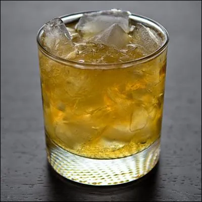 Le "Stinger" est fait de crème de menthe blanche à laquelle on ajoute...