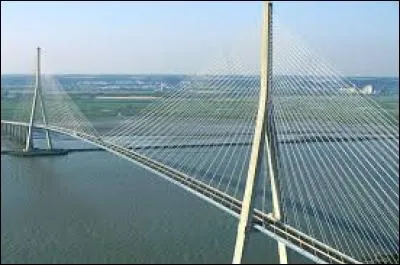 De sa source à Honfleur, combien la Seine traverse-t-elle de communes ?