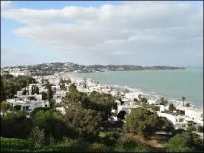 Dans quel pays se situe le port méditerranéen de Gabès ?