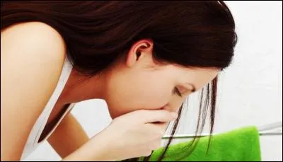 Quel adjectif qualifie une substance qui provoque nausées et vomissements ?