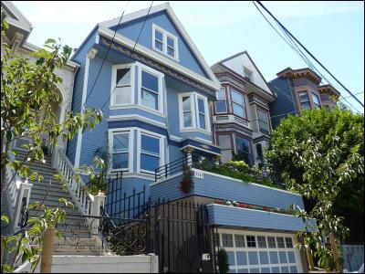 Dans sa chanson "San Francisco", qui chante "C'est une maison bleue, adossée à la colline..." ?