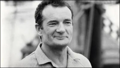 Navigateur français, il meurt le 13 juin 1998 à la suite d'une chute à la mer :