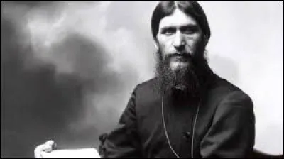 Après avoir été ligoté, ce mystique russe fut jeté dans un trou de glace de la Nevka dans la nuit du 29 au 30 décembre 1916 :