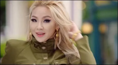 Quel est le titre cette chanson dans laquelle elle apparaît ?