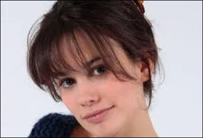 Dans quelle série joue-t-elle ?