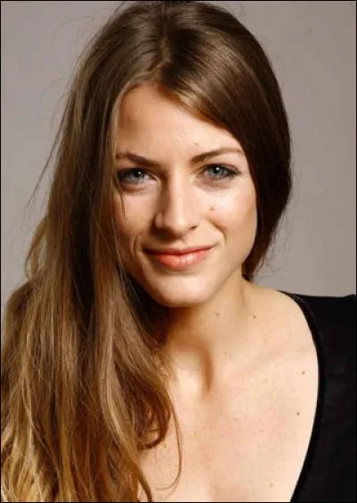 Marine est l'ancienne petite amie de Franck, le nouveau petit ami de Bénédicte.