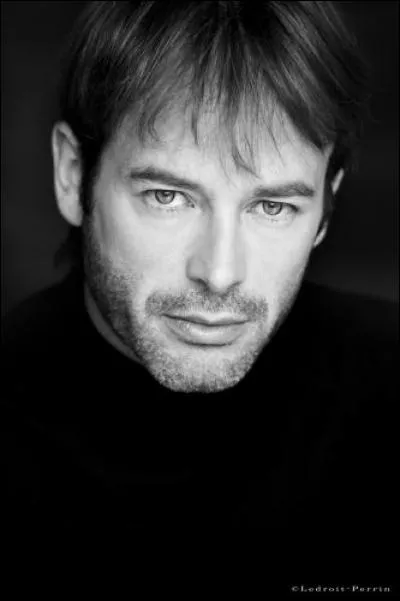 Philippe est l'ancien prof de philo d'Ingrid. Elle arrive à le manipuler pour avoir une relation avec lui. C'est le collègue d'Hélène, dont il est amoureux au début.