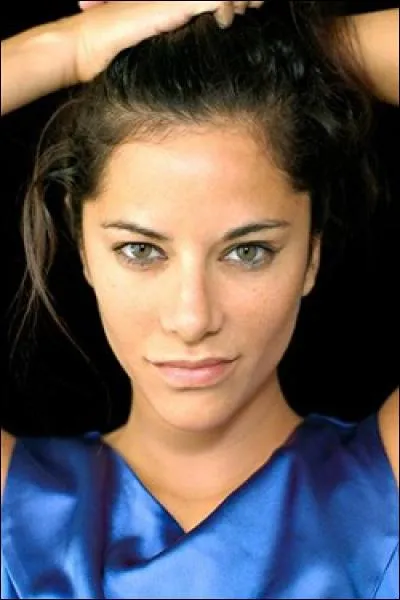 C'est la soeur du célèbre Peter Watson des "Vacances de l'Amour". Eve est revenue pour reconquérir Christian en vain.