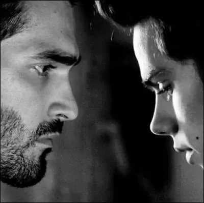 Quel prénom donne Stiles à Derek quand il ment à Danny et au père de Scott ?